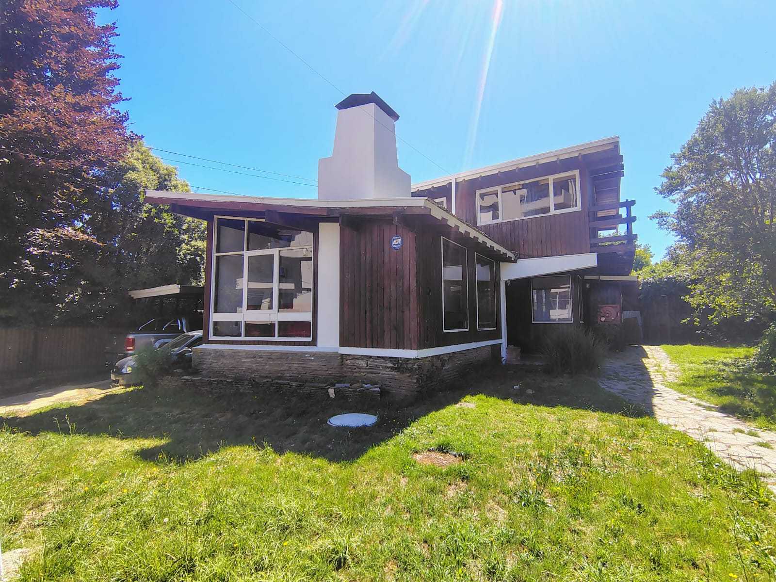 Casa en Arriendo en Valdivia 5 dormitorios 4 baños