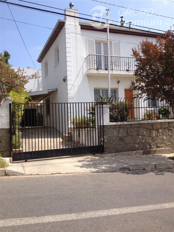 Casa en Venta en Quilpué 5 dormitorios 3 baños / Corredores Premium Chile SpA